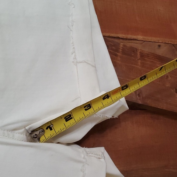 New Daily Ritual Shorts - Picture 5 of 6